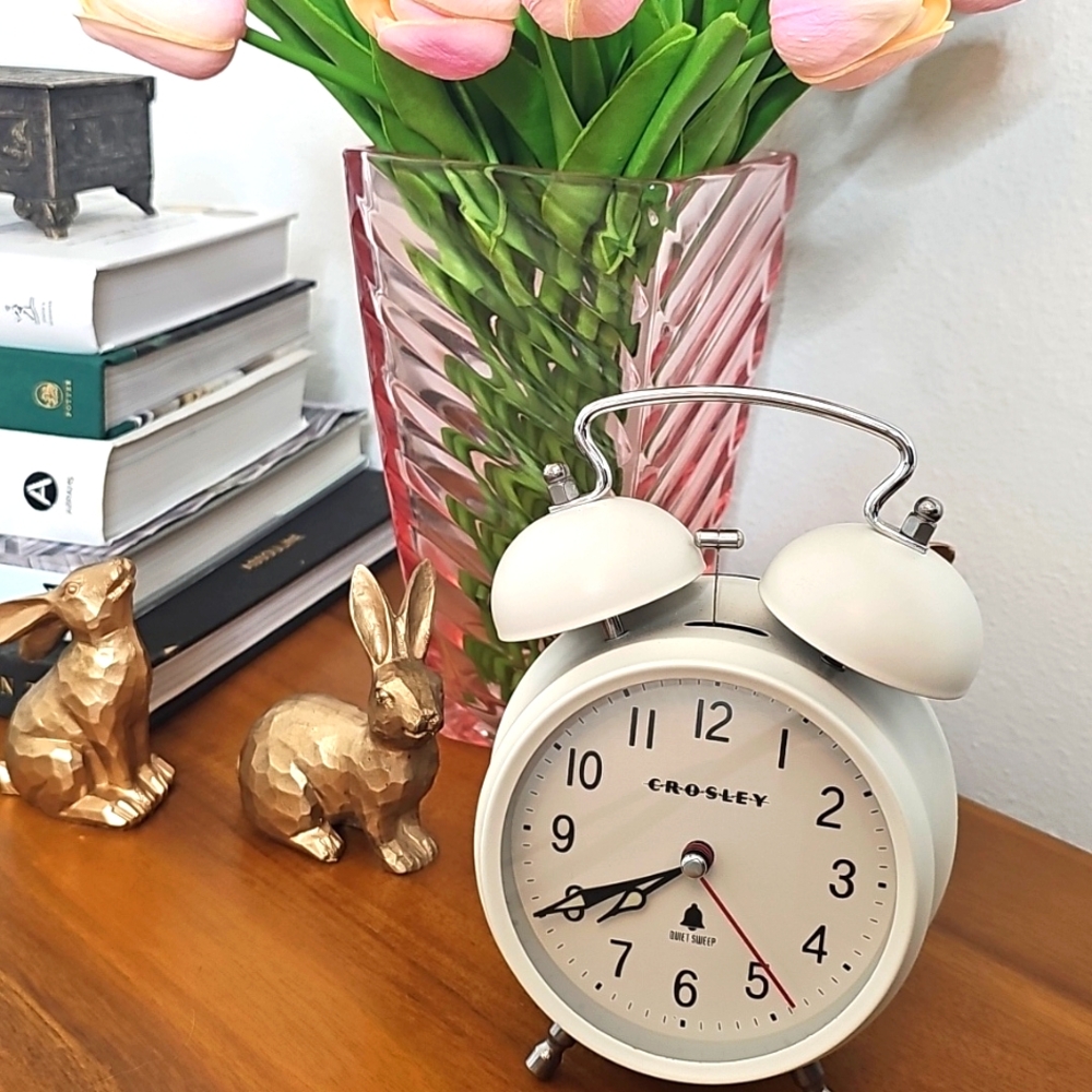 Crosley Cream Clock Retro Style - Picture 3 of 5